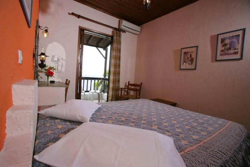 Paradise Hotel 파티티리 외부 사진