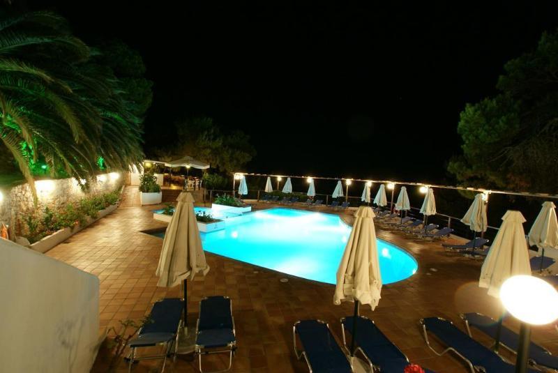 Paradise Hotel 파티티리 외부 사진
